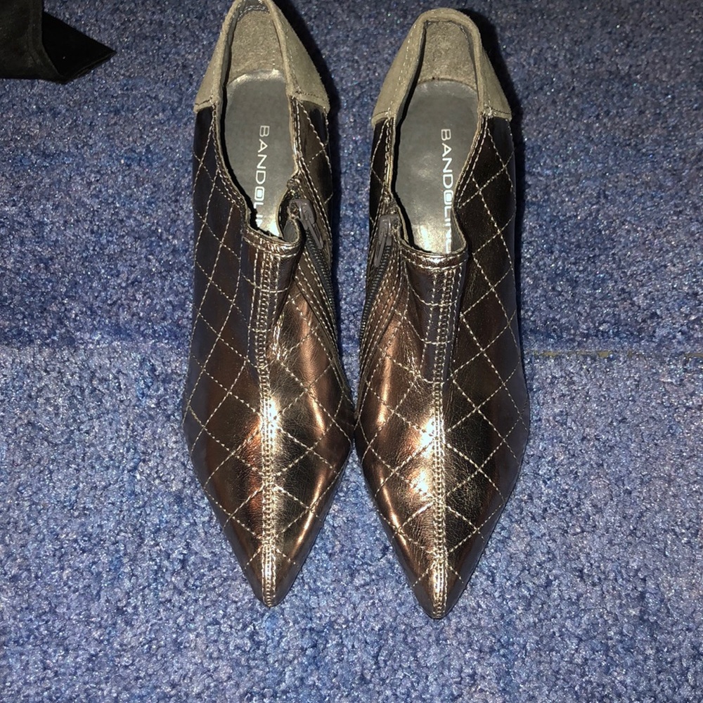 Bandolino Booties (more of a bronze color)